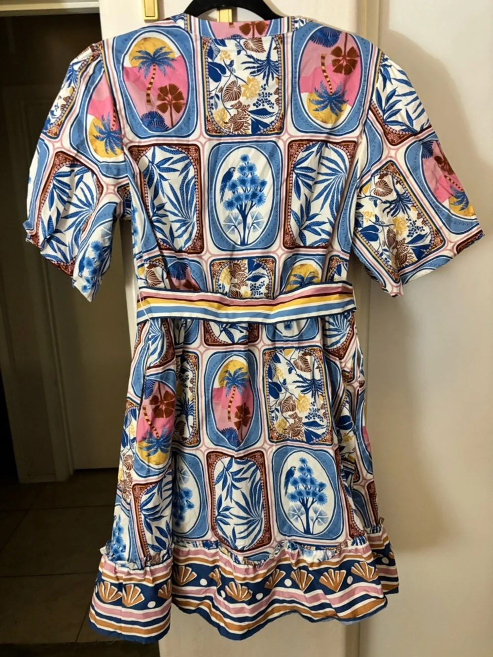 NWT Joie Colorful Botanical Print Belted Puff Sleeve Dress, with pockets, Size 6 - Picture 3 of 3